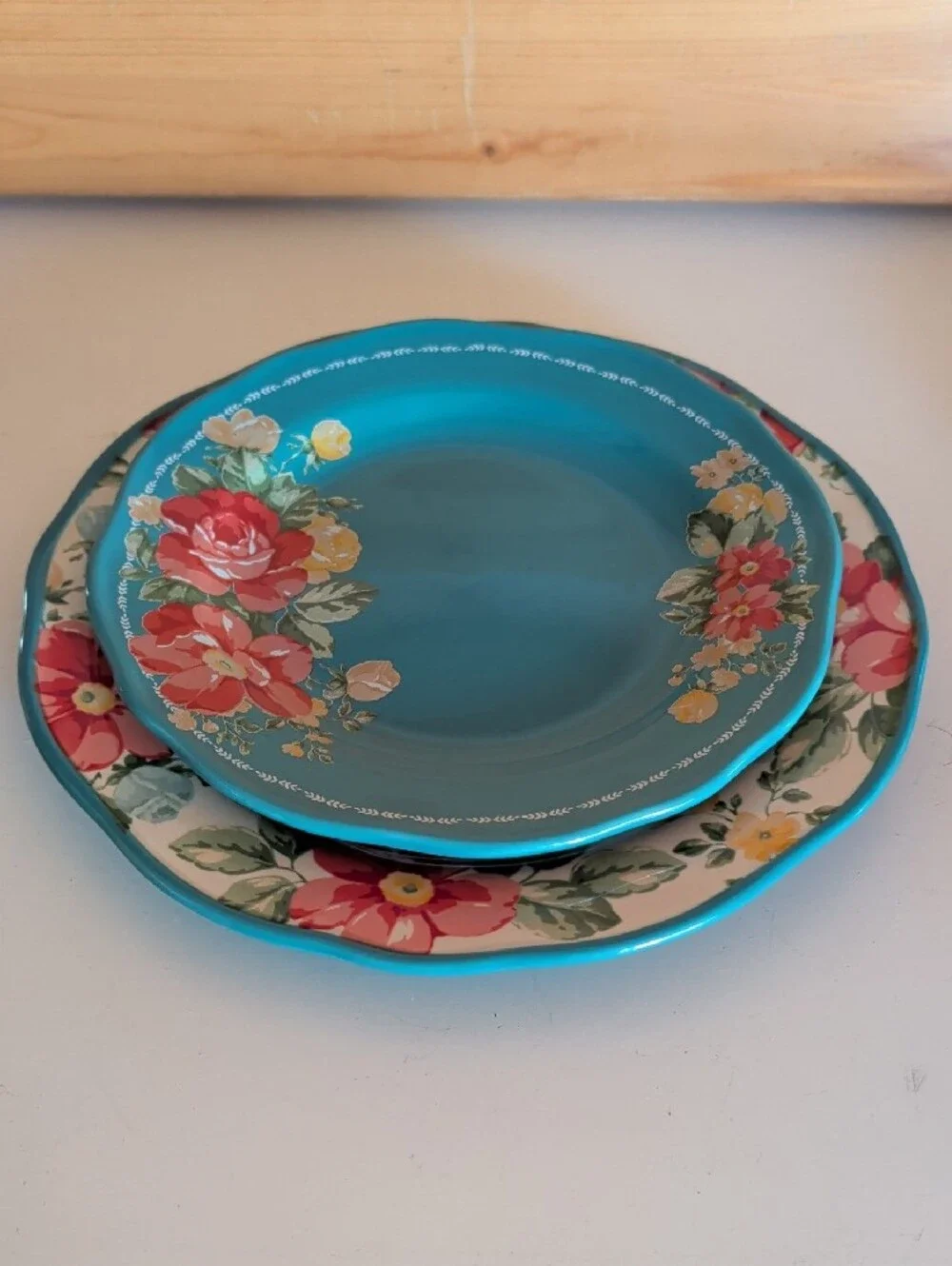 2 The Pioneer Woman, Turquoise Floral Ceramic Dinner & Salad Plates.🌟
